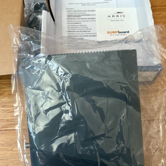 ARRIS - SURFboard DOCSIS 3.1 Multi-Gig Cable Modem & Wi-Fi 6 Router Combo - Picture 2 of 5
